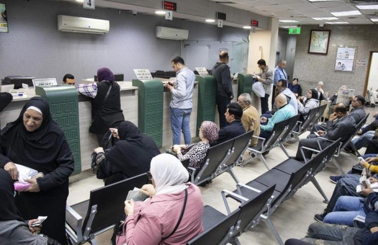 تعثر الدفع الإلكتروني في مصر يدفع المواطنين إلى الكاش من جديد